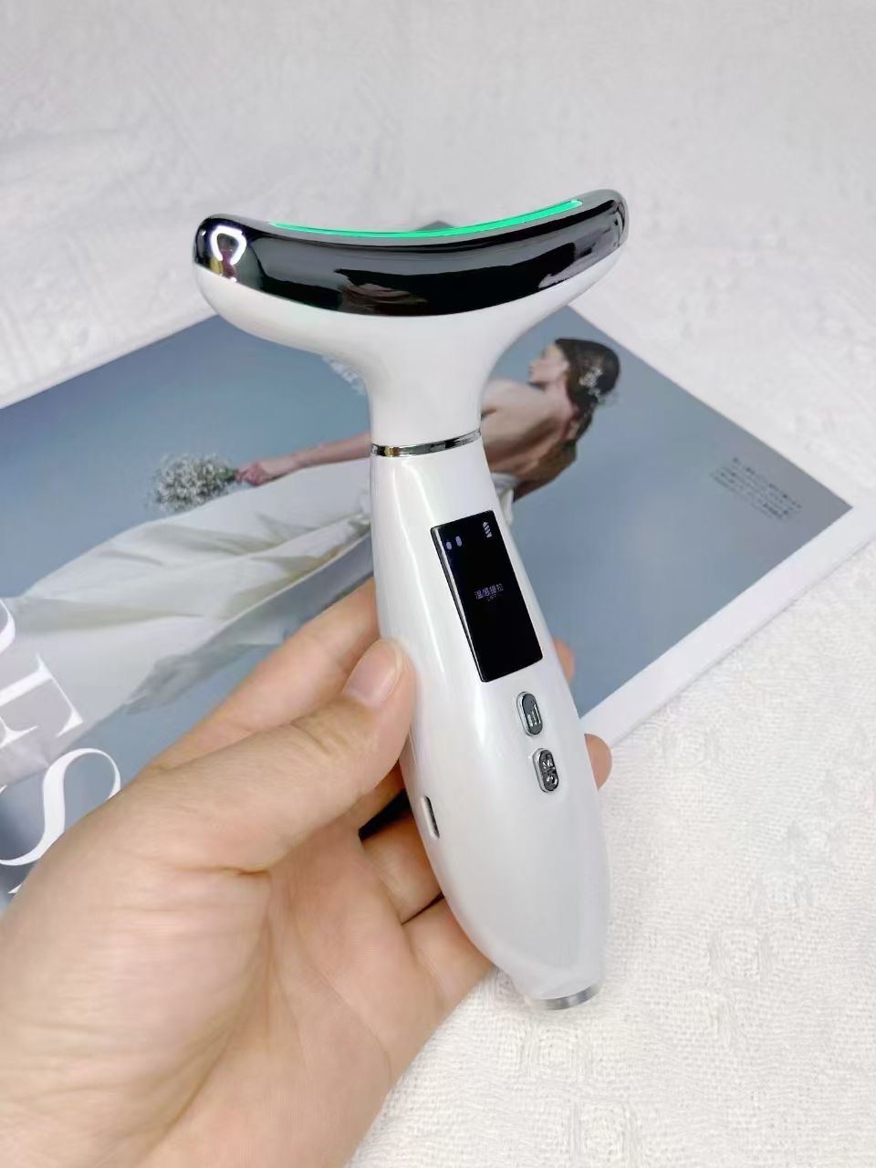 EMS LED Light Cold & Heat Face and Neck Lifting Massager - 图片 2