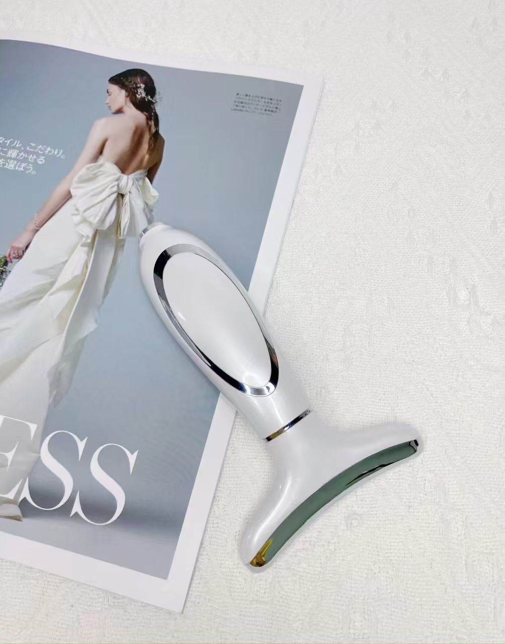 EMS LED Light Cold & Heat Face and Neck Lifting Massager - 图片 6